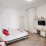 Ξενοδοχείο με διαμερίσματα Peric 3*