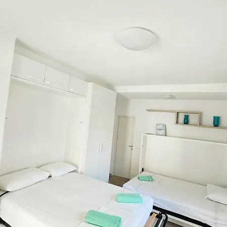 Apart Otel Peric 3*