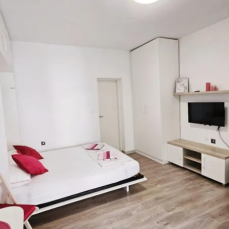 Apart Otel Peric 3*