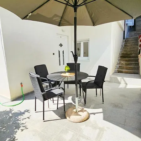 Peric Aparthotel Duboka