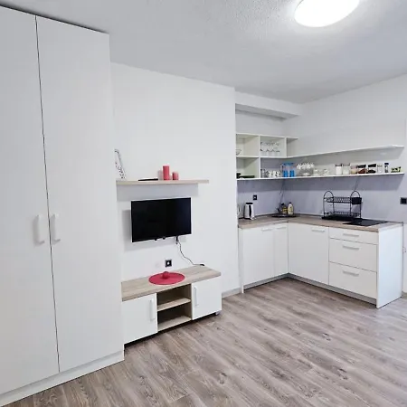 Peric Aparthotel Duboka